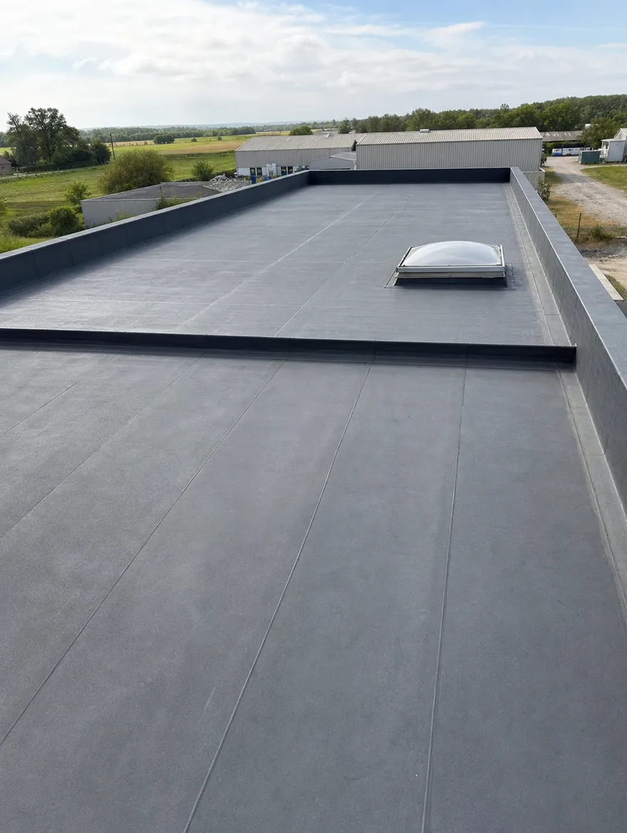 Toiture-terrasse étanchée sur bâtiment professionnel en Gironde